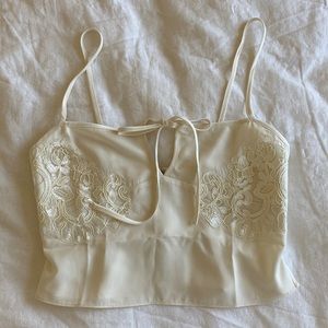 437 THE EVE TOP / CRÈME